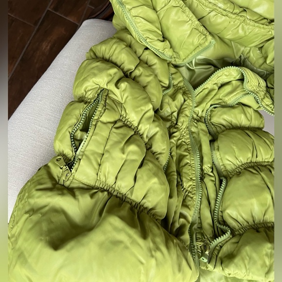 Like new Women Puff Vest - Picture 5 of 10